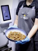 用机械人来实现烹调到现正在也不是一个广